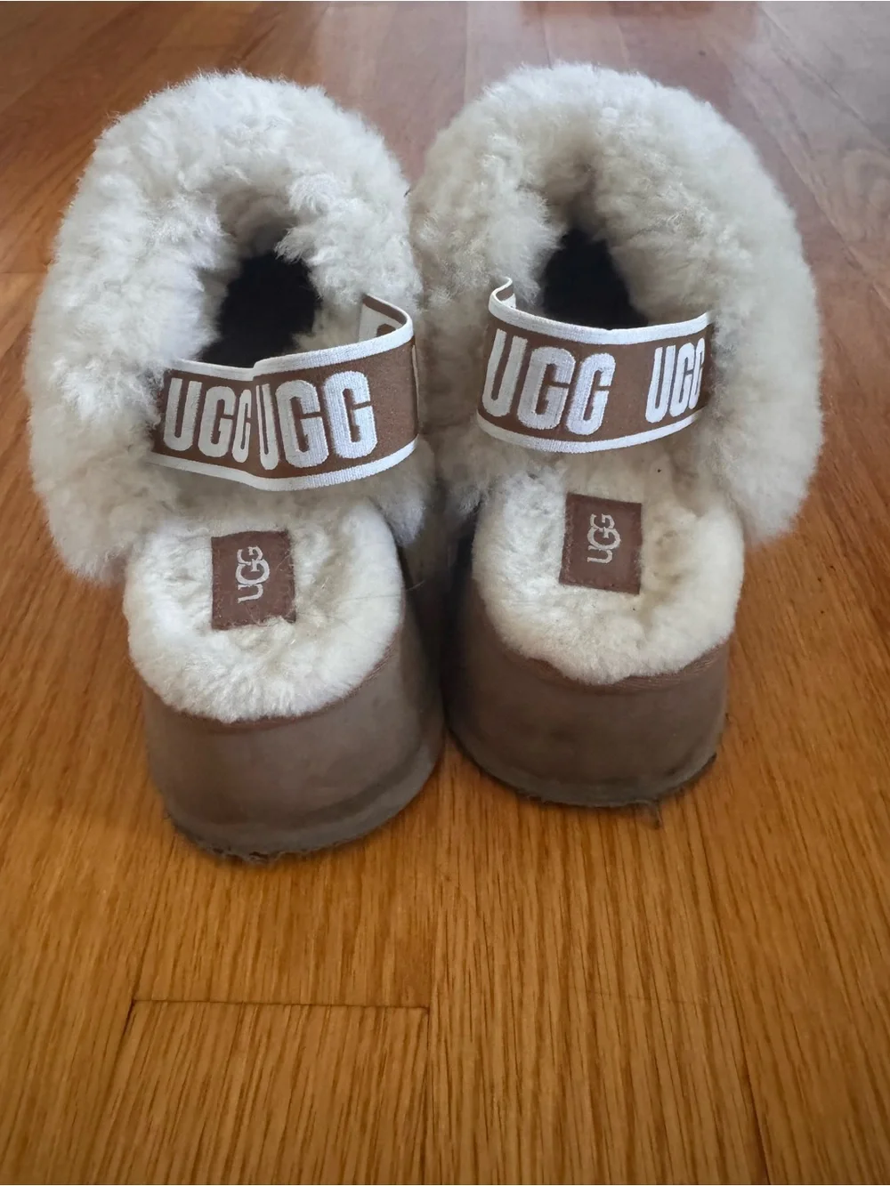 UGG Funkette Platform Mules
